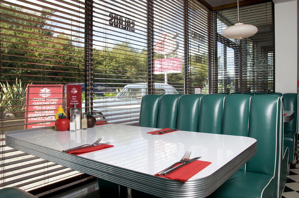7Hotel Diner Halstead  Exterior photo
