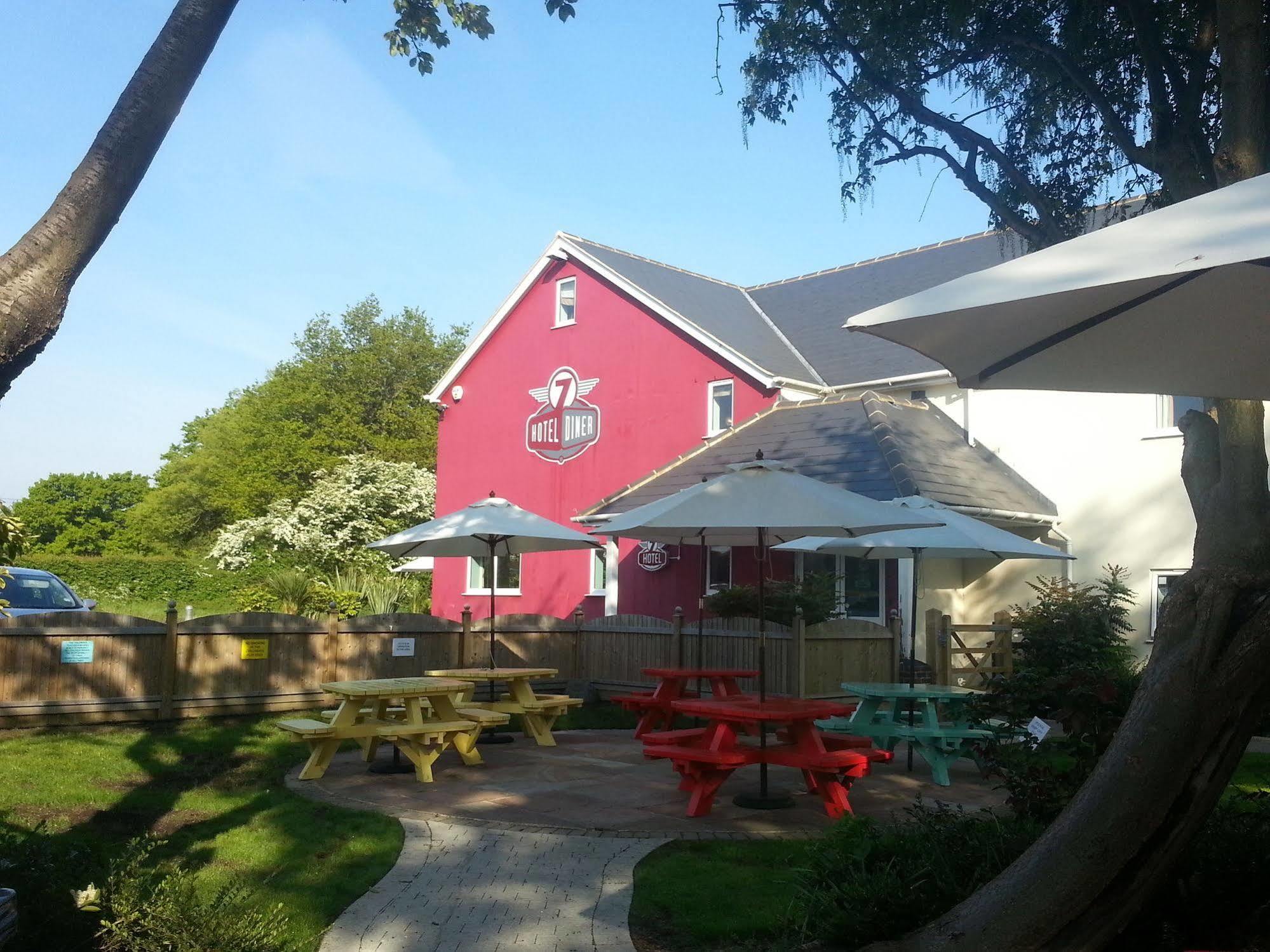 7Hotel Diner Halstead  Exterior photo